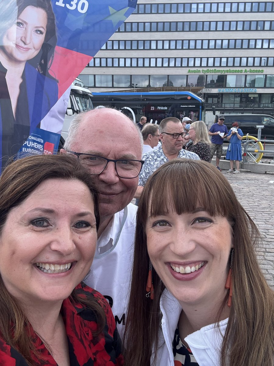 Heinäluomat ja Helin Hakaniemessä. Meillä on yhteinen tilaisuus tiistaina Paasitornissa kello 18, tervetuloa!