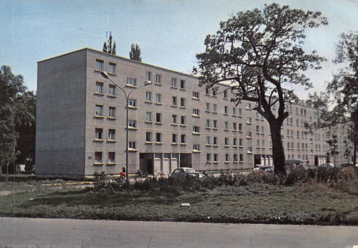 Memoire2cite's tweet photo. [77] Seine et Marne Mitry Mory alias Mitry le Neuf 1975 les HLM Filme ton quartier 2024 - "Pas comme les autres" #filmetonquartier #enavoiroupas #francetv https://t.co/hsKghR7vRP https://t.co/UrpzW8FZqc
