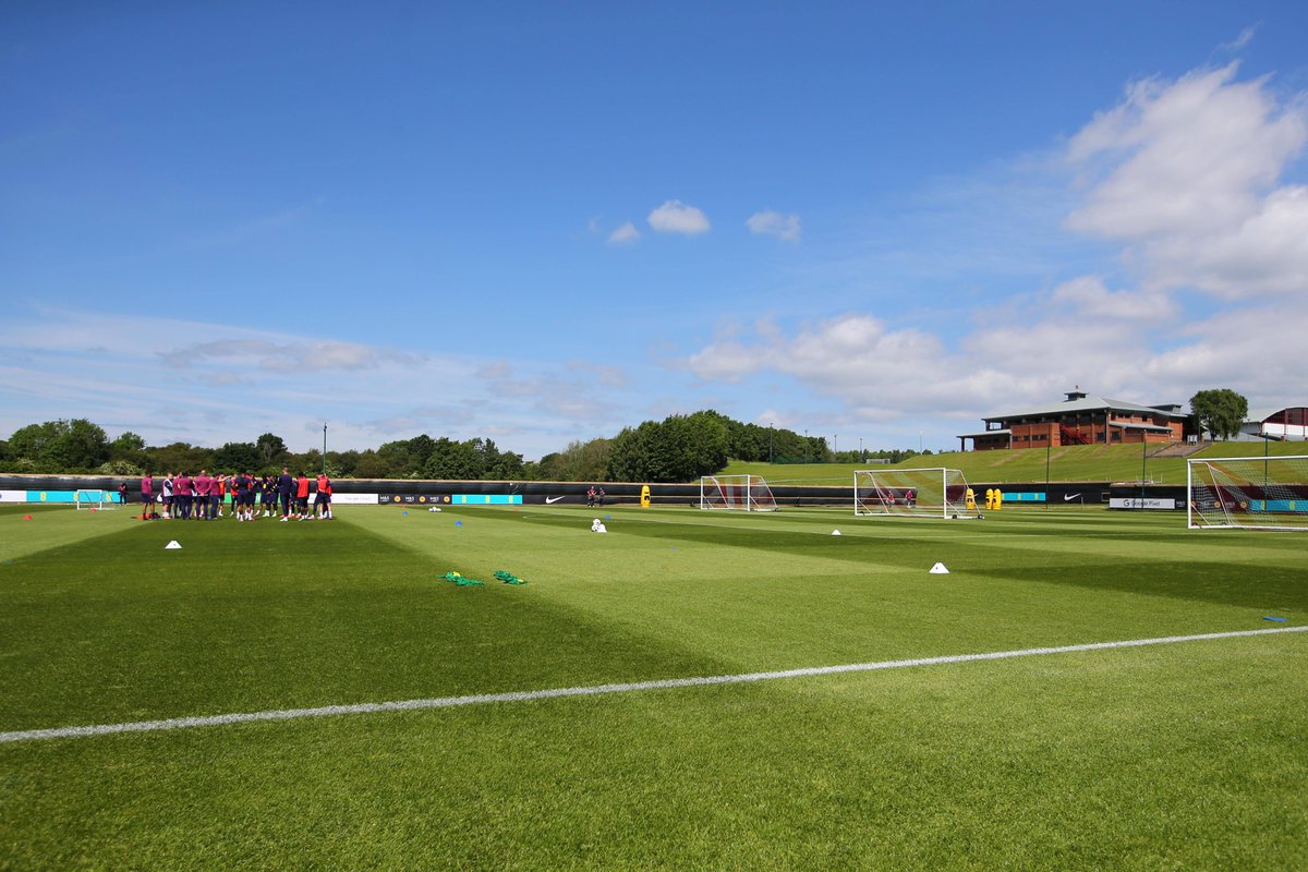 Boro's tweet photo. #ThreeLions at Rockliffe 👋

Our training ground looking resplendent in the Sunday sunshine for @England training 🏴󠁧󠁢󠁥󠁮󠁧󠁿 #UTB https://t.co/KVtM7DpRDC
