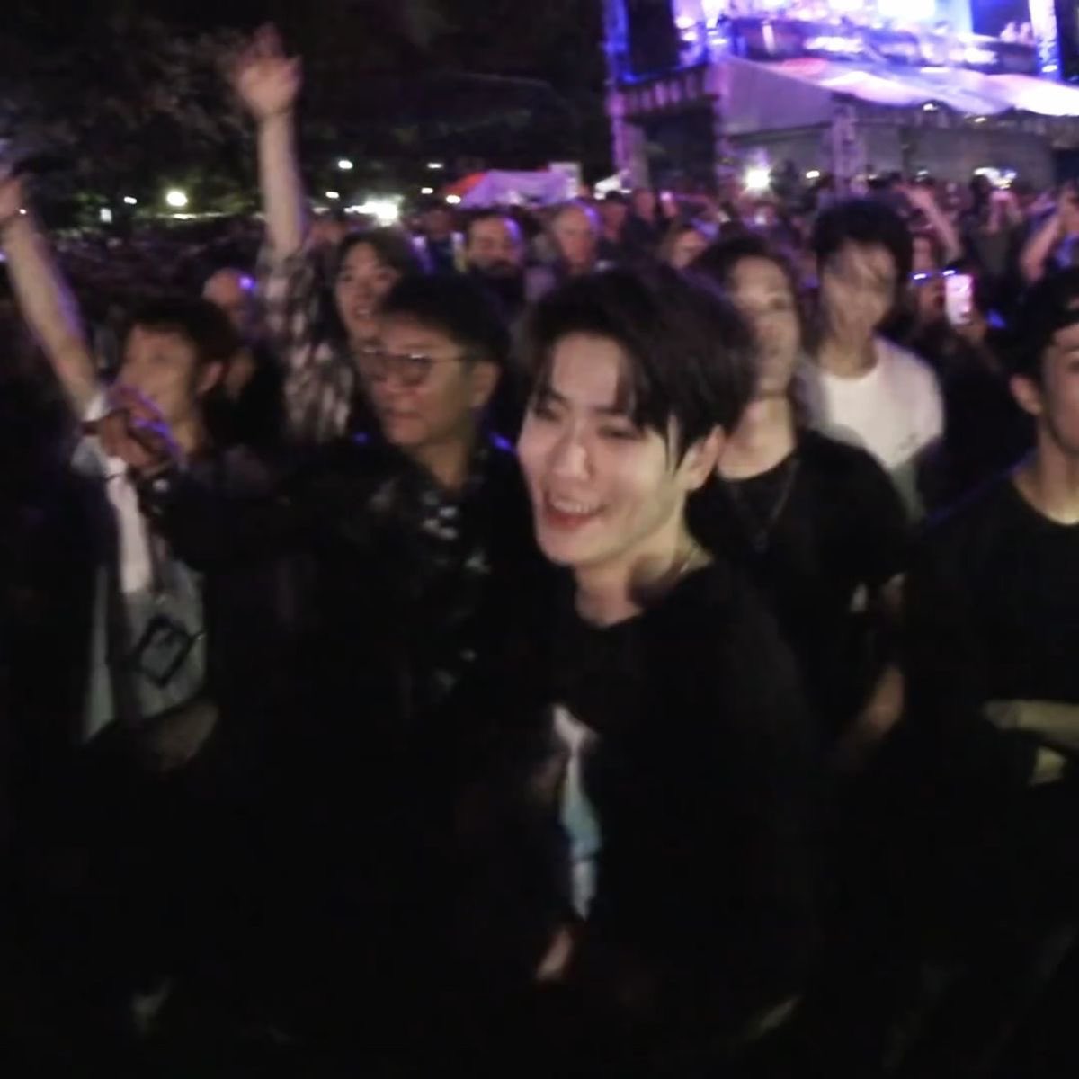 jeongjjay's tweet photo. อยากเจอเเบบนี้มายืนข้างๆในคอน https://t.co/AvQTNMUGy6