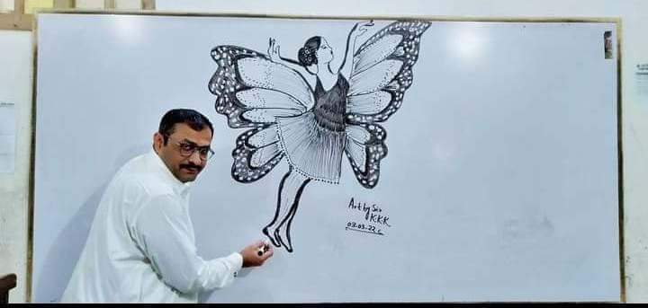 محترم کشور کمار پرائمری استاد عمر کوٹ سندھ کی تخلیقی سرگرمیاں۔ 
تمام کلاسز کے طلباء  بورڈ پر کروائی گئی ایکٹیویٹی کو اپنی یاداشت کا حصہ بنا لیتے ہیں۔