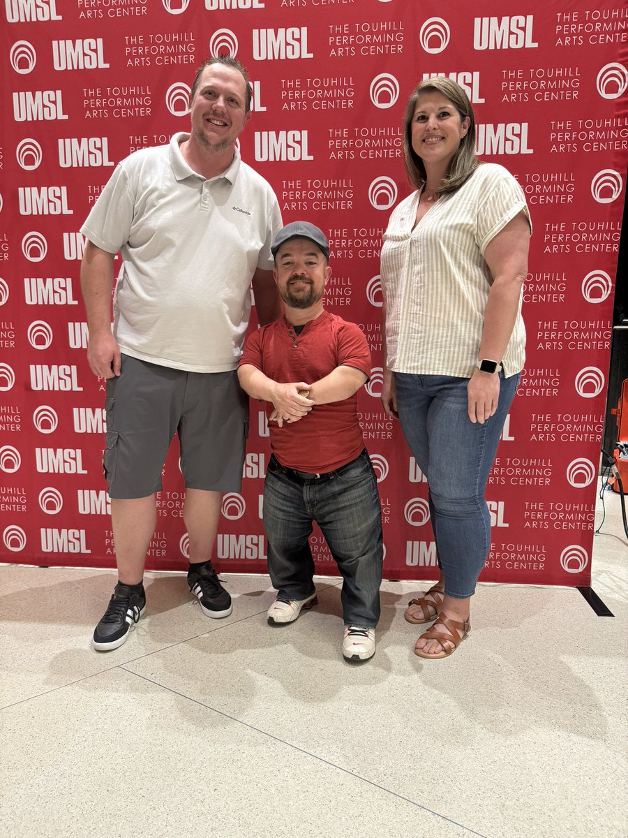 JLarsonTeamRizz's tweet photo. @funnybrad you 3 were absolutely hiliarous last night. We literally had trouble breathing. We stayed after and met you and I can’t help but laugh at the picture. We look like your mid western parents. FYI I found out after my lady is TERRIFIED of little people!! https://t.co/fkVsbVBpDm