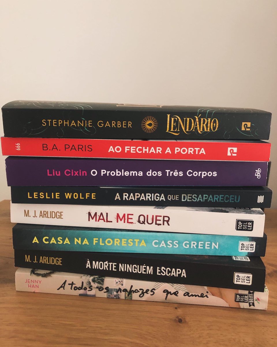 CrazyAnaS's tweet photo. Therapy Session 2 📚
I lied.
I took a small detour from the plan…🫣 #feiradolivrodelisboa @FLivroLisboa https://t.co/2jmwZugjUJ