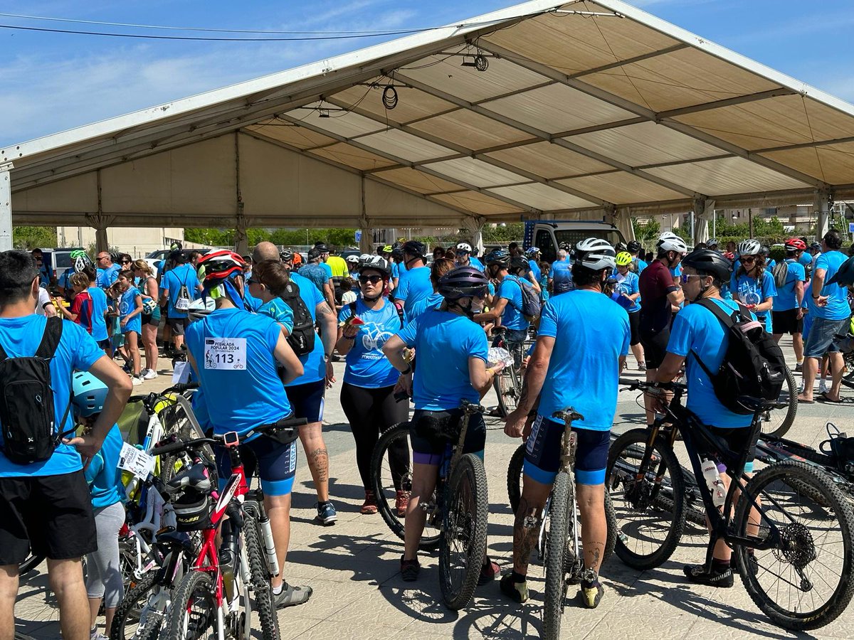 🚴🏼‍♀️🚴🏼‍♂️ #Torredembarra| Més de 300 participants a la Pedalada Popular d'aquest matí.

➡ Amb un ambient molt familiar, com cada any hi han pres part molts nens i nenes. També destacar que cada cop són més les mascotes que també participen a la #Pedalada 😍

📷 Anna F.