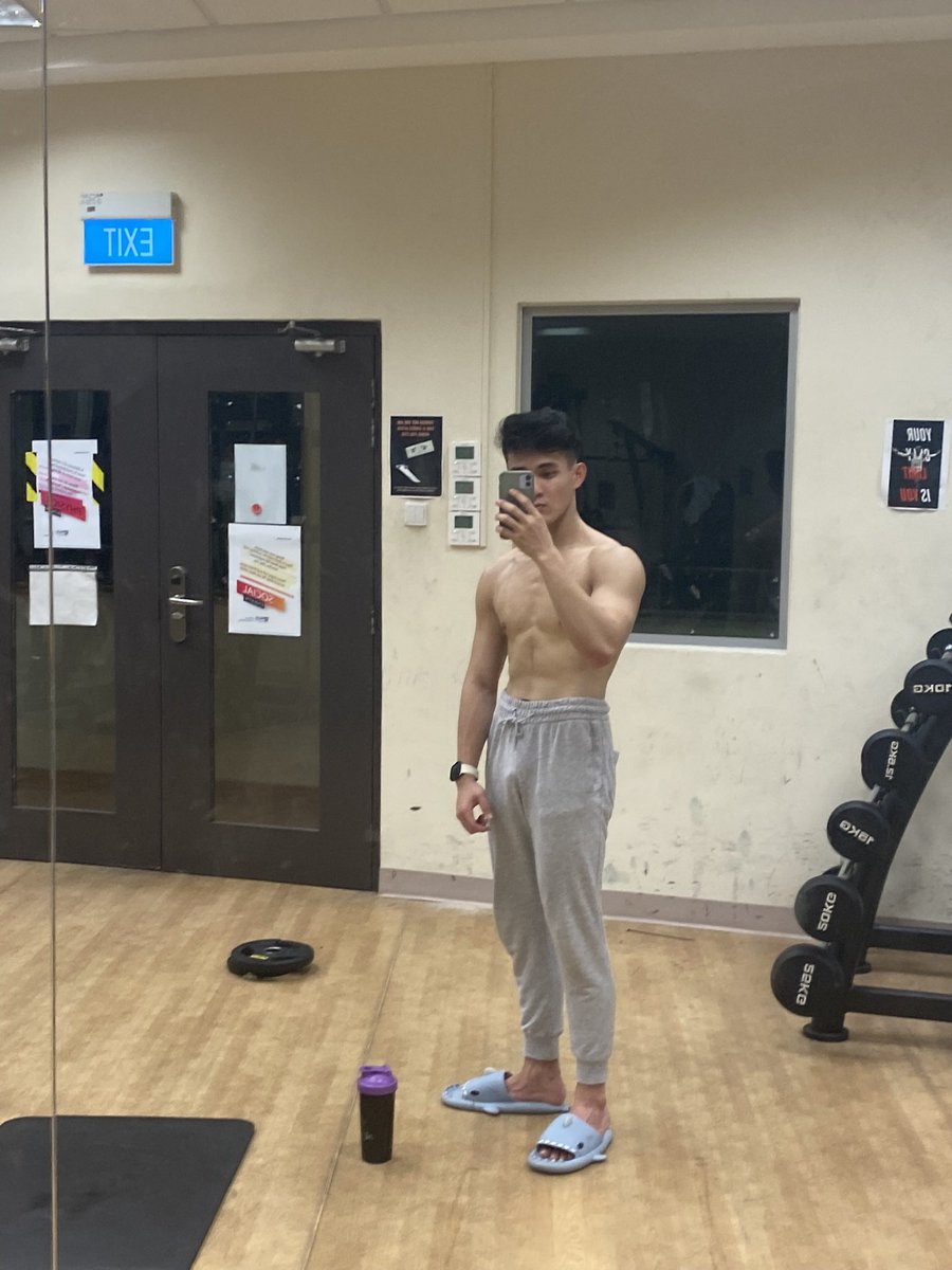 thatboynamedC's tweet photo. i miss gymming half naked in hall https://t.co/DFkeGrtheH