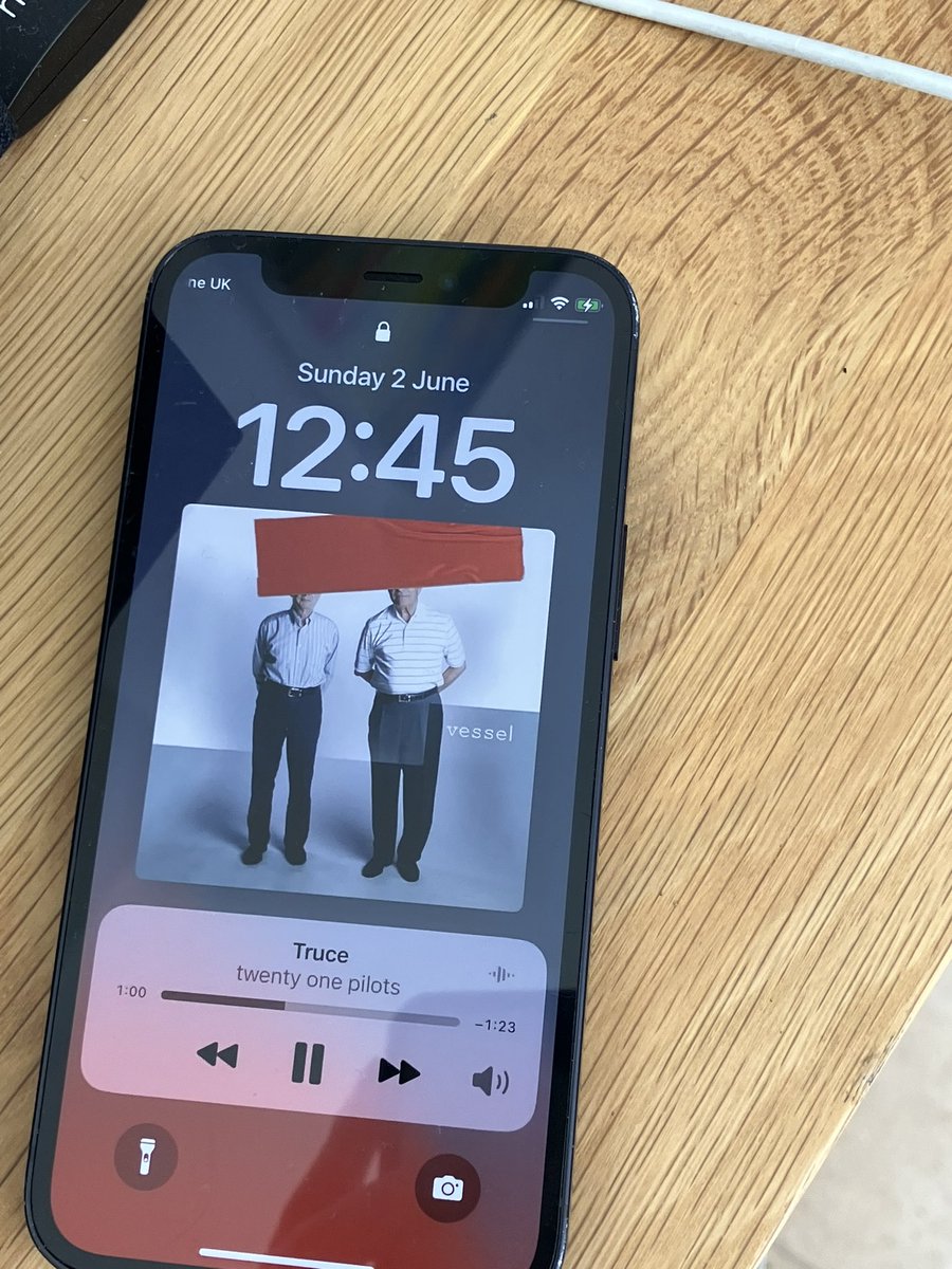 therunandstop_'s tweet image. Amazon still has the tape on the covers? Not sure why

(Also this my dads phone, don’t worry I’m not a psychopath I use a good streaming service)

#clikkies #clikkie #clique #clancy #clancyalbum #vessel #redtape #twentyonepilots #tylerjosheph #joshdun