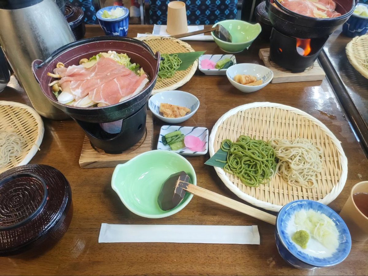 naruchee's tweet photo. ビーオフ初参加でした。
コペンいっぱい見れたし、カルガモ楽しかったし、黄色並べられたのも嬉しかったなー!
また参加したいね。
3枚目お昼、4枚目は記念品のボトルと帰りに大人買いしたご当地お菓子!
#ビーオフ
#voff
#voff2024 https://t.co/EUKQYHmDkR