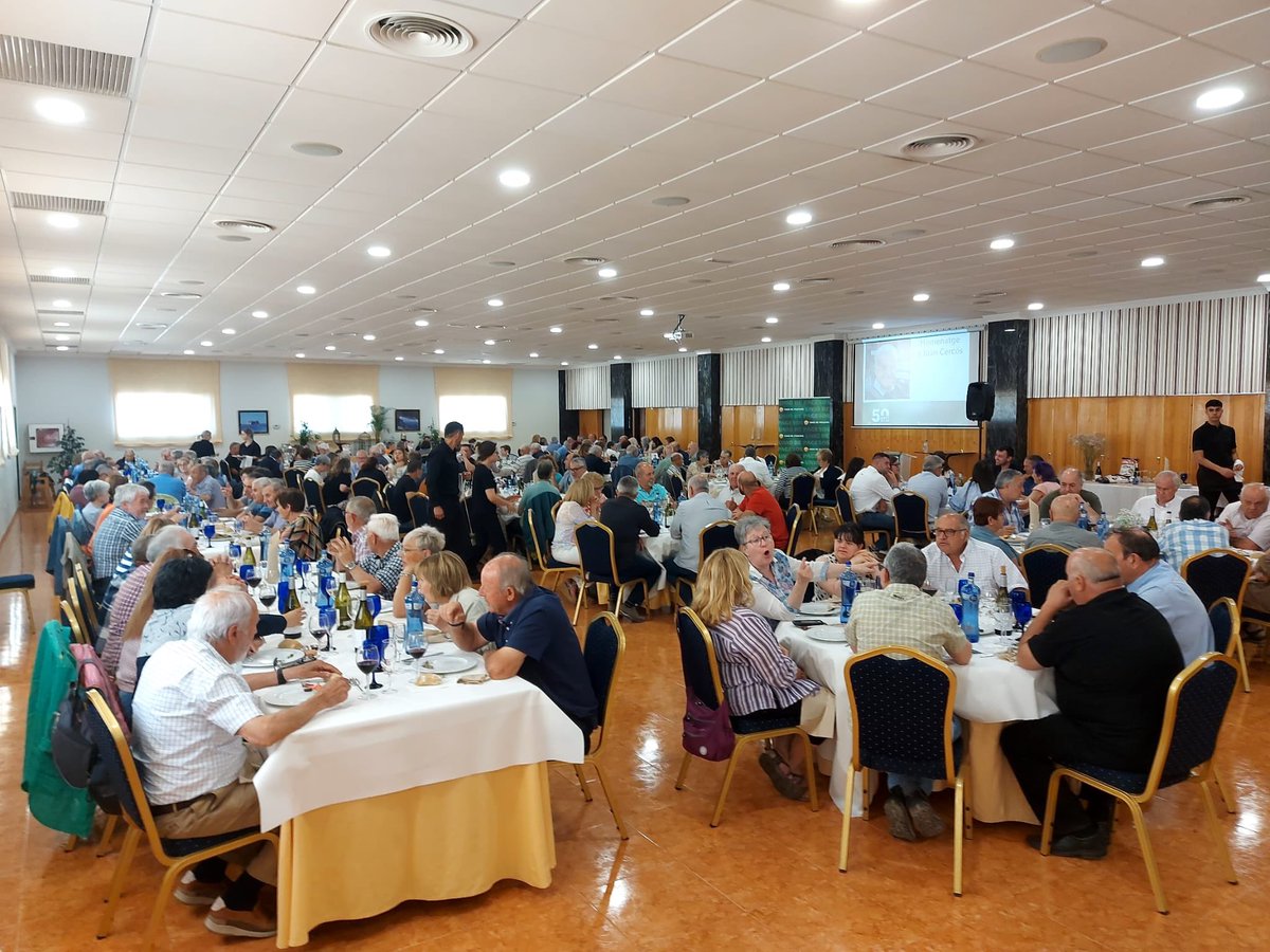 EvaPomares's tweet photo. Dia de retrobaments i d’homenatge emocionat a l’ebrenc Joan Cercós. Un referent de la @uniopagesos en aquests 50 anys de sindicalisme en la defensa del territori, la pagesia familiar i la sobirania alimentària catalanes. https://t.co/4mDe00jwwI