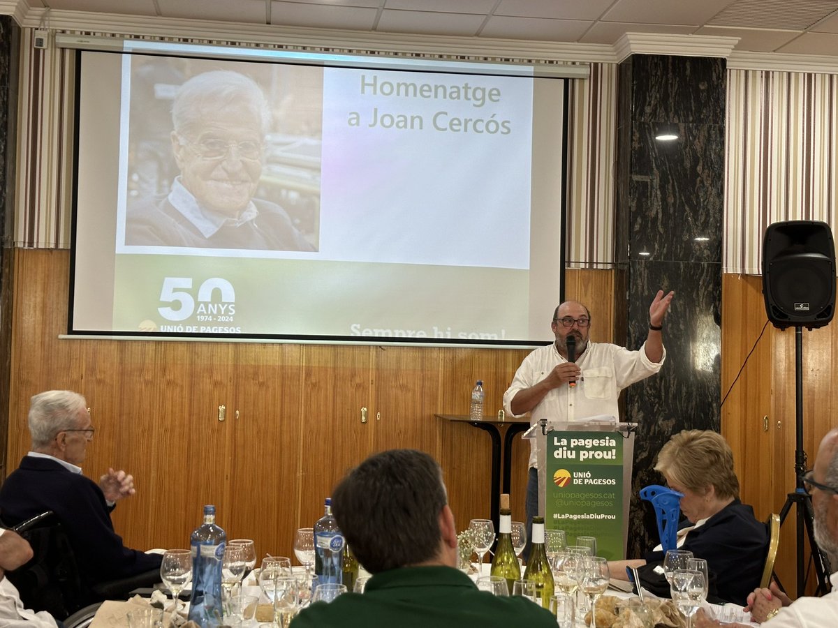 EvaPomares's tweet photo. Dia de retrobaments i d’homenatge emocionat a l’ebrenc Joan Cercós. Un referent de la @uniopagesos en aquests 50 anys de sindicalisme en la defensa del territori, la pagesia familiar i la sobirania alimentària catalanes. https://t.co/4mDe00jwwI