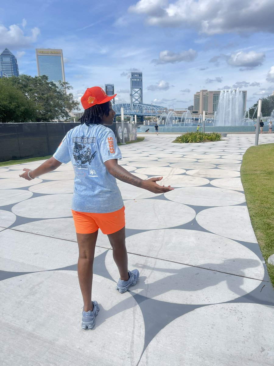 TheOnlyRespect's tweet photo. It’s Officially Summer Time ☀️🌸 STUDS WE ARE OUTSIDE 😎🌈 #HappyPrideMonth https://t.co/FoC2rSm59n