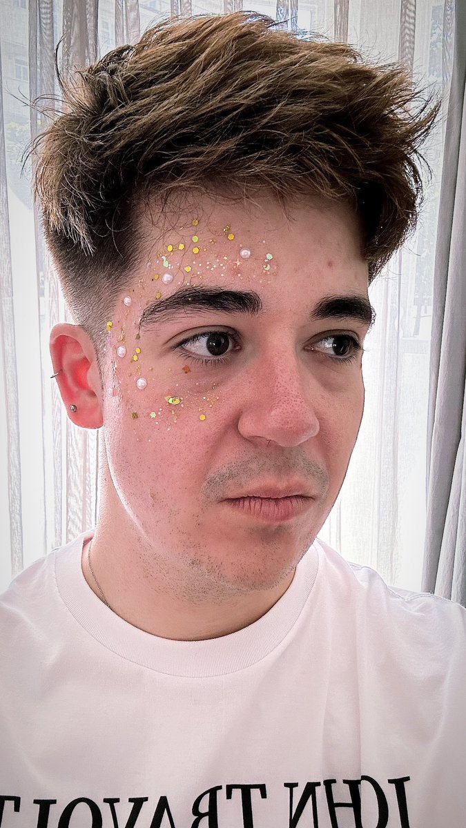 Russell 🏳️‍🌈 tweet media