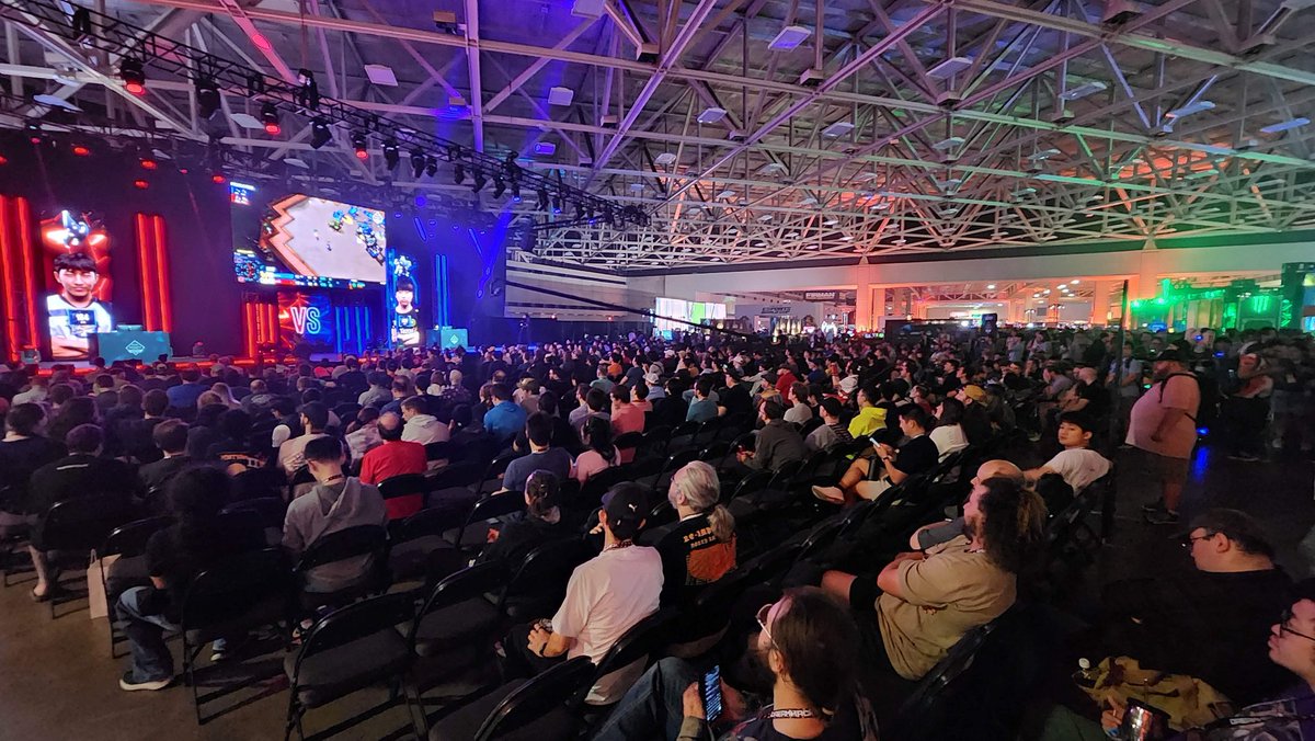 Crowds in the USA for @Starcraft just keep getting bigger and bigger. 14 years on...

You guys here in Dallas are fantastic. Atlanta was no different. I hope we keep coming back! 

Grand finals day incoming! 

<a href="/ESLSC2/">ESL StarCraft II</a> <a href="/DreamHack/">DreamHack</a>
