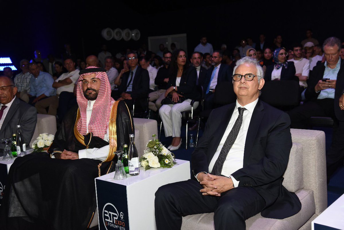 ZakariyaQ's tweet photo. سعدت بالمشاركة في حفل الافتتاح و متحدثاً  في الجلسة الرئيسية لمؤتمر ومعرض البناء والأشغال العمومية 2024 بمدينة مراكش ممثلاً لل@FOCICfederation مع معالي وزير التجهيز والماء @nizar_baraka السيد نزار بركة ورئيس الجامعة السيد محمد المحبوب، وبرعاية سامية من صاحب الجلالة الملك محمد السادس و المُنظّم بواسطة الجامعة الوطنية للبناء والأشغال العمومية بالشراكة مع عدد من الوزارات، وبحضور ممثل سفارة خادم الحرمين الشريفين لدى مملكة المغرب وعقب الافتتاح قمنا بزيارة عدد من أروقة المعرض، حيث عرض علينا معالي وزير التجهيز والماء المشاريع الكبرى لوزارته وكذلك وزارة الإسكان ،كما وقعنا مذكرة تفاهم بين @SCA2030 و الجامعة الوطنية للبناء والأشغال العمومية لتبادل الخبرات في قطاع المقاولات بين البلدين وخلق التحالفات بين العاملين في قطاع المقاولات السعودي والمغربي.