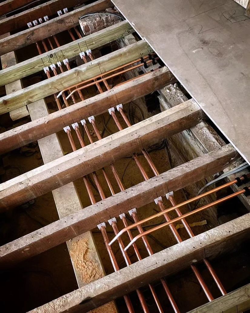 UKTalon's tweet photo. We love seeing our EZ Joist Clips in action ๐ Smart work by @unequaled_heating
Contact us to find your local stockist
(link in bio)
#plumbing #plumber #plumbersofinstagram #plumbingservices #copperpipe #pipework #madeinbritain #pipecover #talon #heating https://t.co/6KOBPszt3y