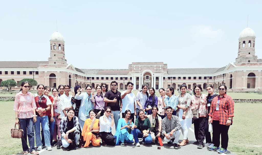 Govindch123's tweet photo. Alongwith the https://t.co/tTxZ1c0Wiw. Students during their Educational Tour at #Forest_Research_Institute, Dehradun. It is about more than 100 years old Cultural and Scientific Heritage of India. https://t.co/q0H3k1b33n