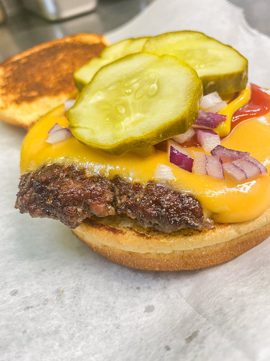 rockettruck's tweet photo. It’s opening day of the @ProvidenceFlea !
We’ll be there from 11:00 to 3:00 with breakfast and burgers. #cheeseburgers #getoutandflea #pvdflea https://t.co/9flgy5sh7t https://t.co/ZEJ1FsMnm2