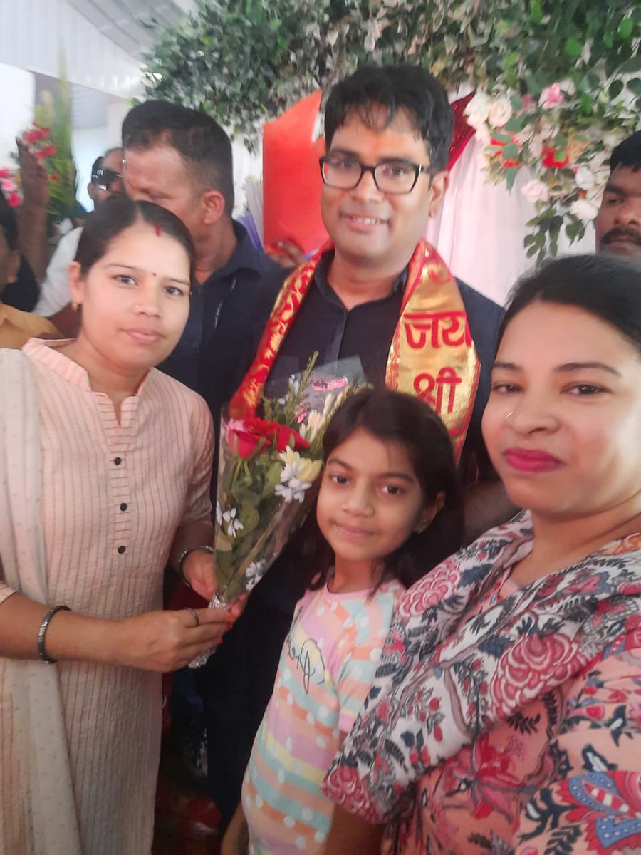 PatelNutan51448's tweet photo. @OPChoudhary_Ind #विद्यामितान_राज्य_अतिथि_शिक्षक_संघ_परिवार की ओर से 
@OPChoudhary_Ind
 भईया को जन्मोत्सव की हार्दिक शुभकामनाएं...आपके जन्मोत्सव के इस शुभ अवसर हम #विद्यामितान_अतिथि_शिक्षक एक आशा करते है आप हमारा भविष्य प्रकाशमय कर हमे संविलियन का सौगात अवश्य प्रदान कीजियेगा।आपका आभार रहेगा सर 🙏🏻 https://t.co/buAsqECcBF