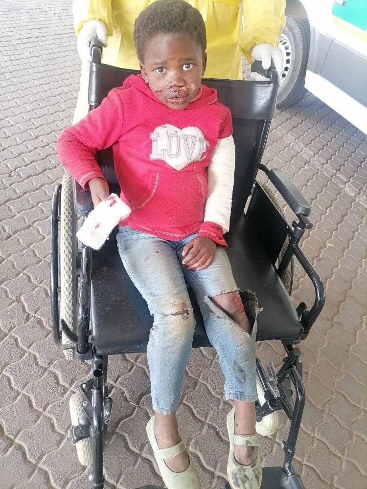 MbazimaThomason's tweet photo. sanibonani bahlali nayi ingane ise bara ishayiswe imoto ayinamazali lana e bara ithi umama wayo uzimkhithi ngiyaxolisa ukumfaka lana elimele kanje bacela umama aphuthume e bara(Baragwanath Hospital https://t.co/iGgNy3kNIo
