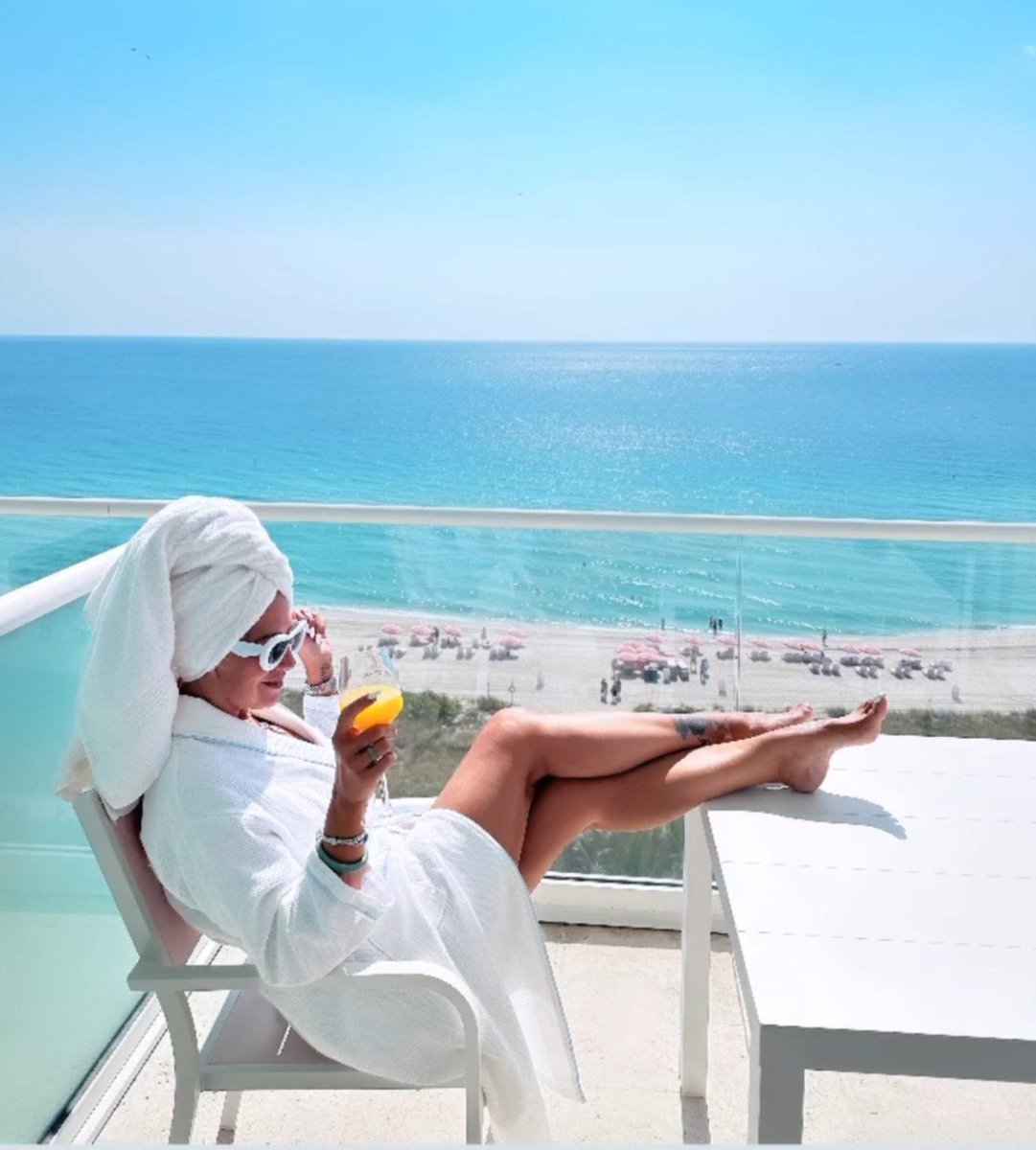 GrandSurfside's tweet photo. Starting June off right with Miami's oceanfront magic. https://t.co/nL0BtgdViL
📸 maryherz.official
#hellojune #happyfirstdayofjune #welcomejune #grandsurfside #miamivibes #roomwithaview #miamimoments oceanfront #miamiliving #hotellife #suitelife #oceanfrontsuite #beachlife https://t.co/Ir7wcWxXoH