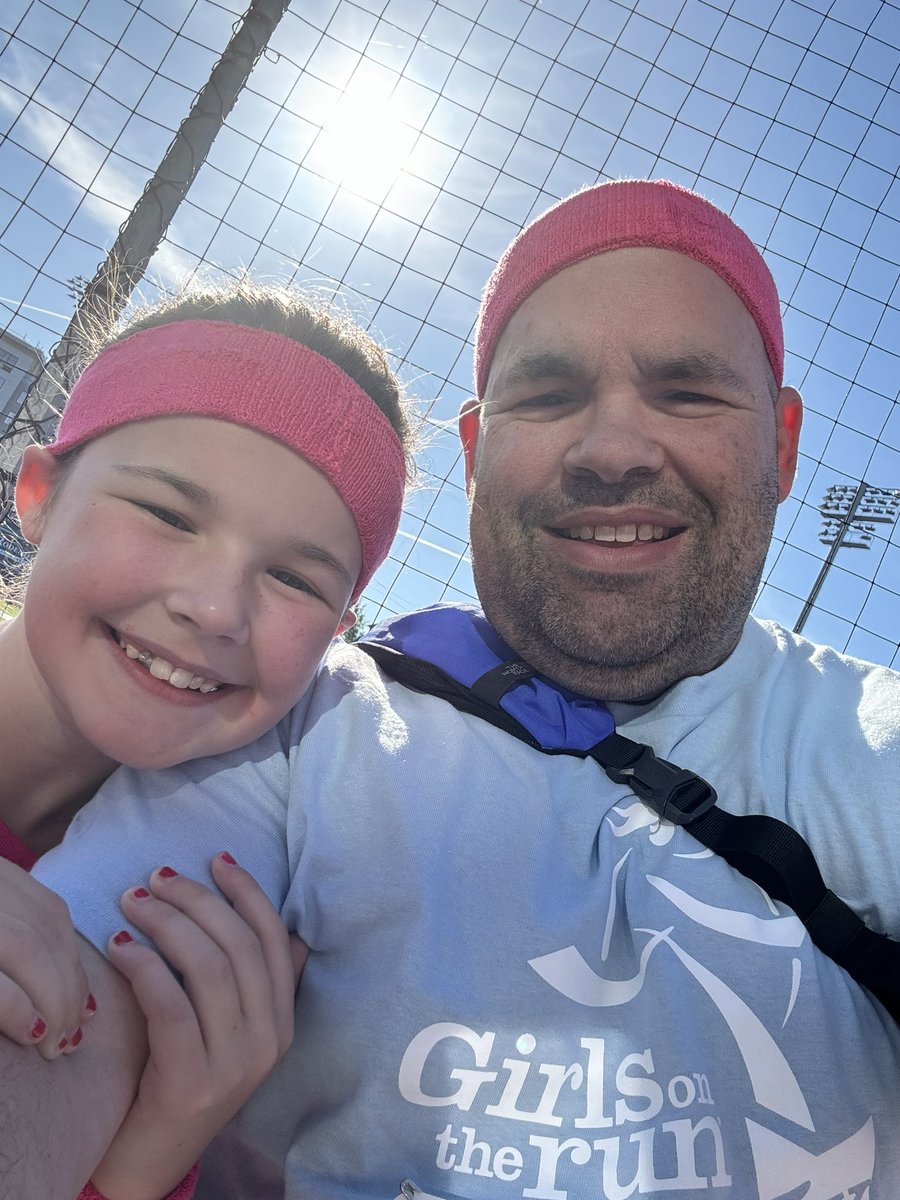 HarryTakesian's tweet photo. Girls on the run 5K with my buddy!!! 
#girlsontherun https://t.co/BbMiEh5ICR