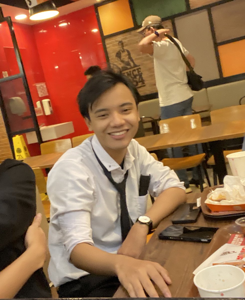 CircleKerul's tweet photo. Setelah 8 tahun menempuh pendidikan, akhirnya cum-laude juga. Gratzzzz idola kita semua, selamat jadi full-time Admin @InterindahFC 🥳👨🏿‍🎓

@C_IndahJKT48 @A_ChristyJKT48 @copuco_ @AmeNoRyuzen 

#HalaMadrid #AldiWisuda #23TahunTerindah #WaCaNa #NBAPlayoffs https://t.co/2v3DJBDreJ