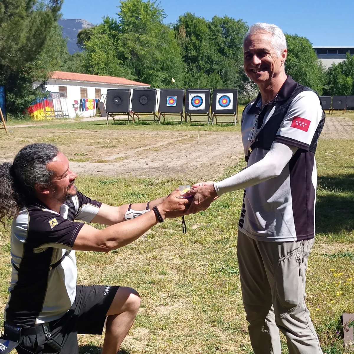 Jornada dominical de la novena tirada de la liga interna al aire libre 2024 Arcosoto. Aprovechando el sol pero la mañana fresquita los arqueros de Arcosoto no han querido perderse esta tirada semanal. <a href="/s/">『S』</a>
