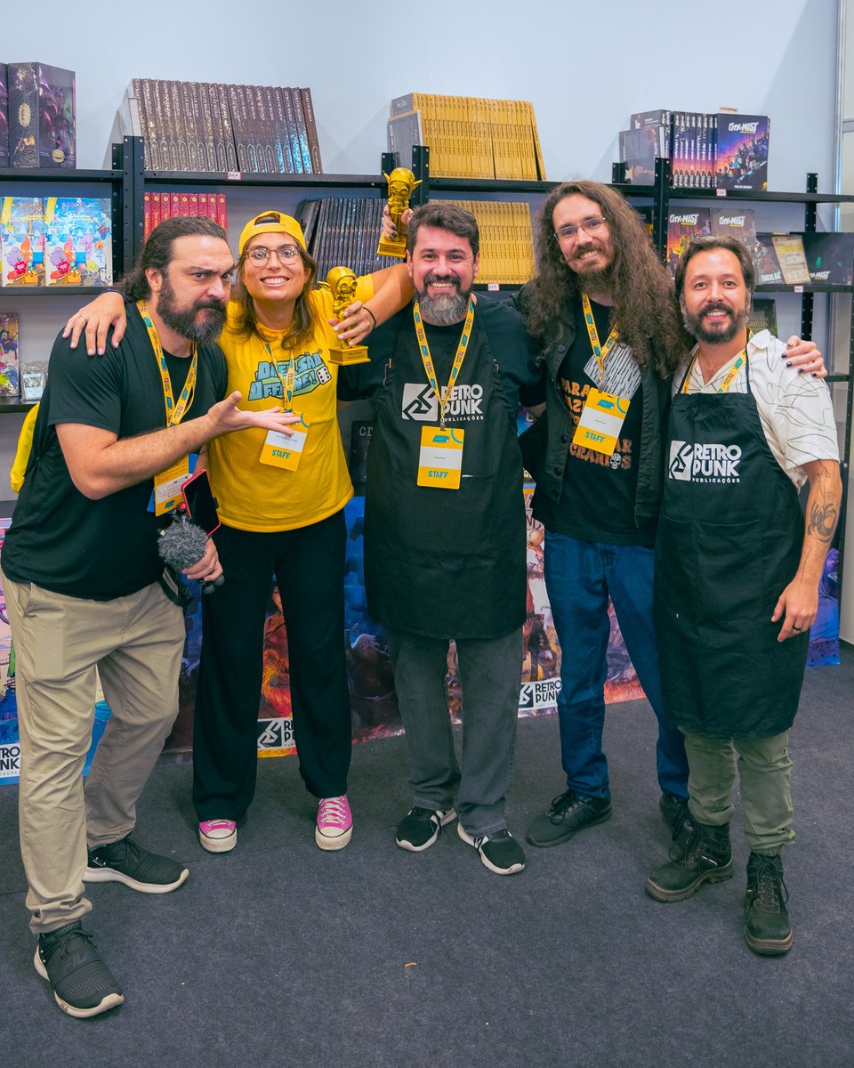 joy girl tweet media