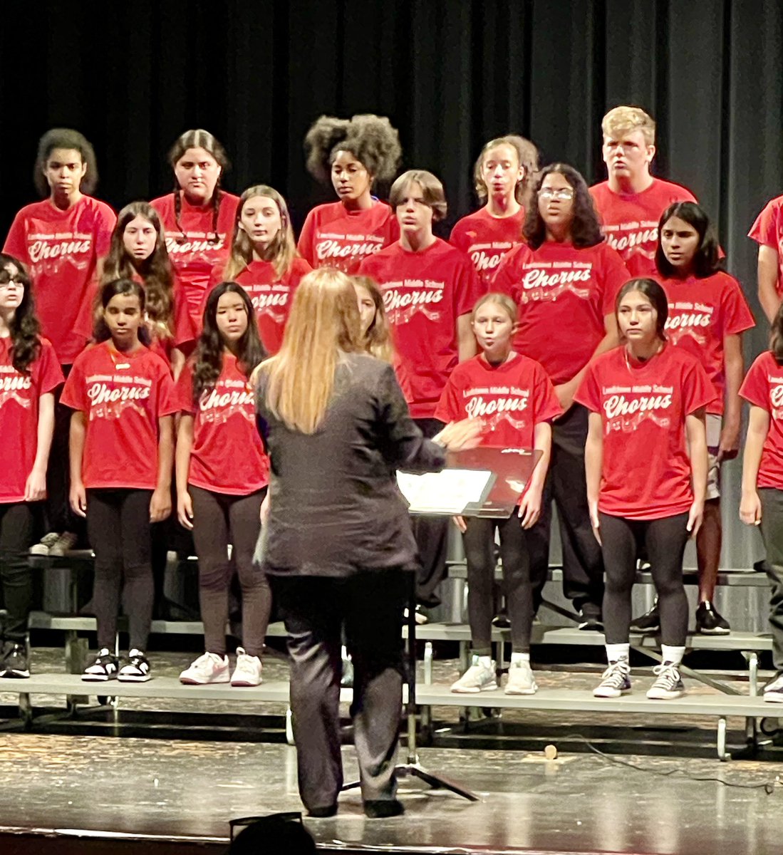 HokiesForever's tweet photo. Music in the Parks @BuschGardensVA Brings back memories of being a band kid but this chorus team knows how to perform and have fun too! @aje20203 @ActivitiesLMS https://t.co/r1xwrIM0D5