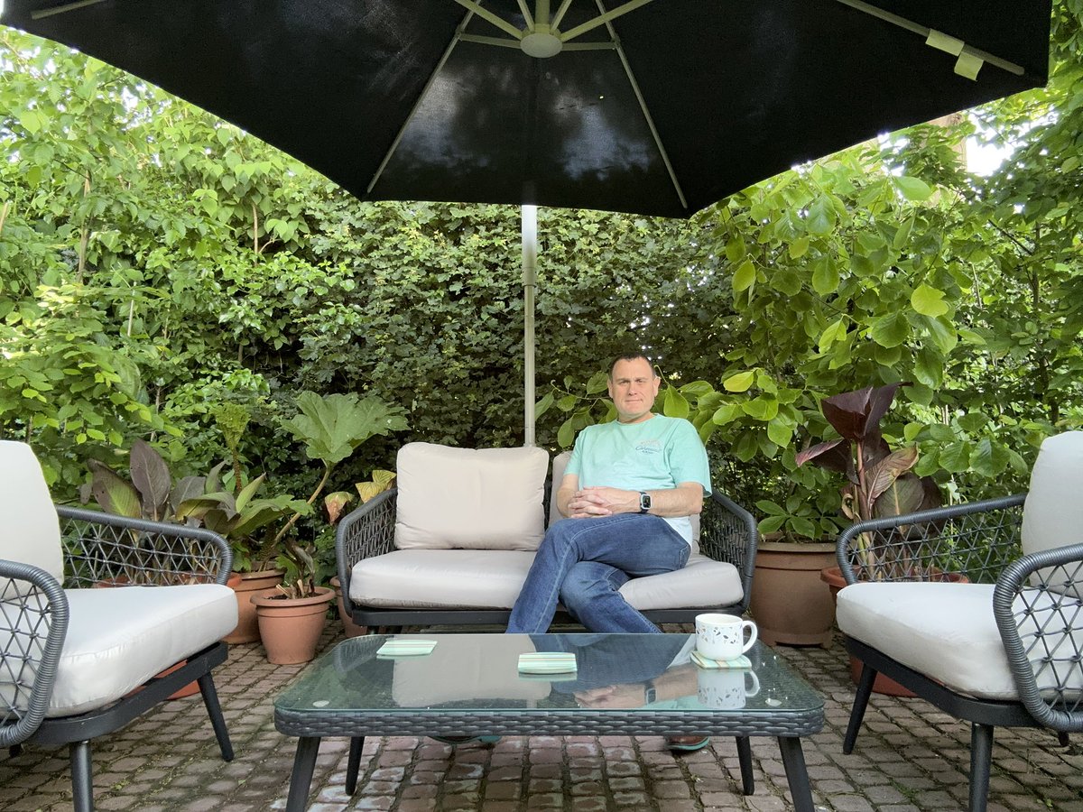 If it wasn’t for issues of privacy, it would be lovely to offer therapy in my garden 🪴