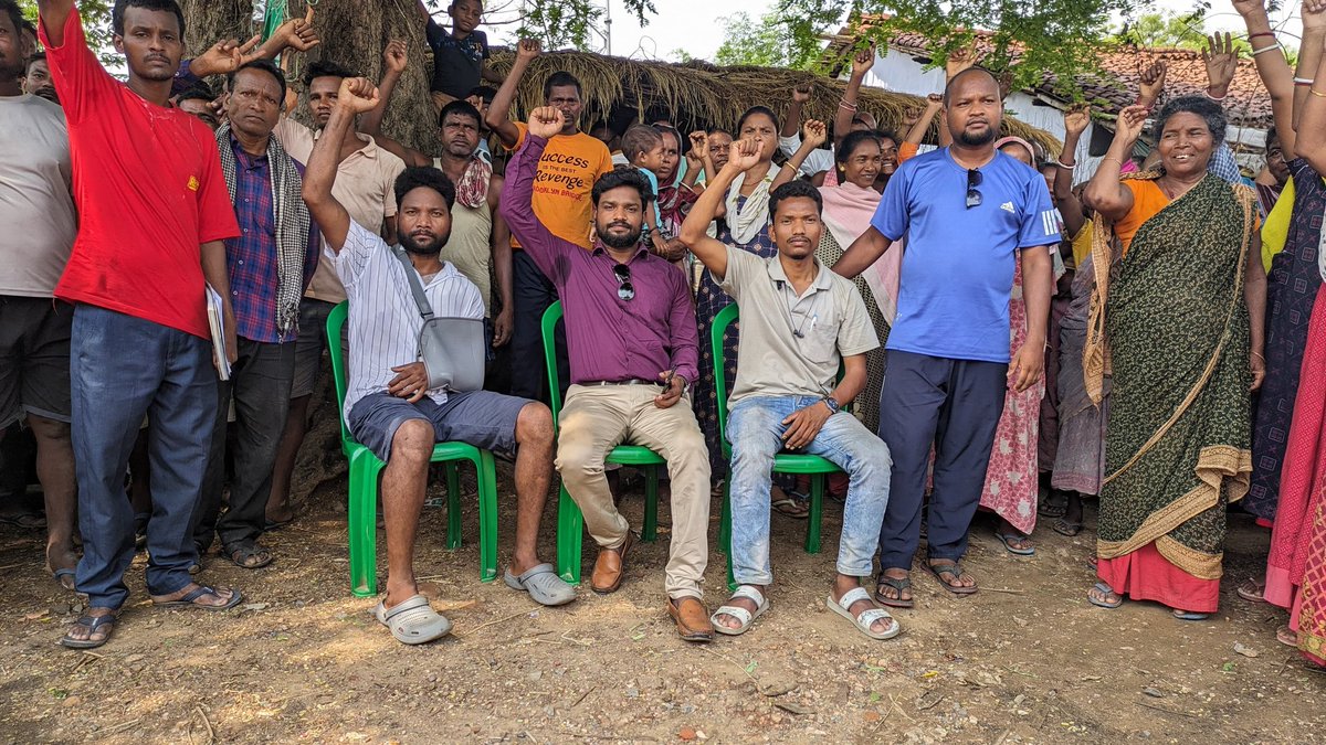 NarayanKandeya2's tweet photo. @DC_Chaibasa महोदय आखिर और कब तक हम आदिवासियों को न्याय मिलेगा?आखिर कब ग्रामीण मालिक (मुंडा ) पर गोली चलाने वालों को पकड़ा जायेगा?लगता है इसे छुपाने में अब प्रशासन तंत्र भी जुड़ गया है? @JharkhandPolice @ChampaiSoren 
#अपराधियों_को_जल्द_गिरफ्तार_करो 
#छः_जून_CKP_बंद https://t.co/fDlv2qgU4B