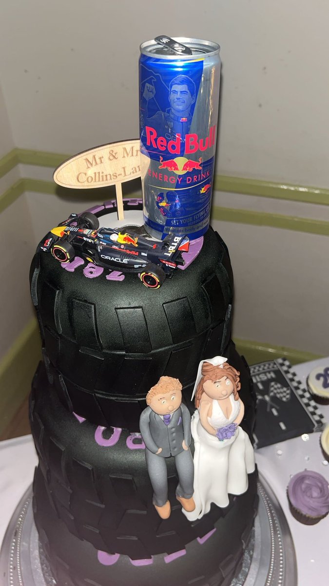 2ckl4skl's tweet photo. when you &amp; your husband are f1 fans, it’s only right to have an @F1 themed @pirellisport tyre wedding cake with the only &amp; only @Max33Verstappen on top💪🏻🦁💍🎂

@redbullracing @redbull @RedBullUK #F1 #Redbull #MaxVerstappen #Pirellityres https://t.co/02LxLcnmT4