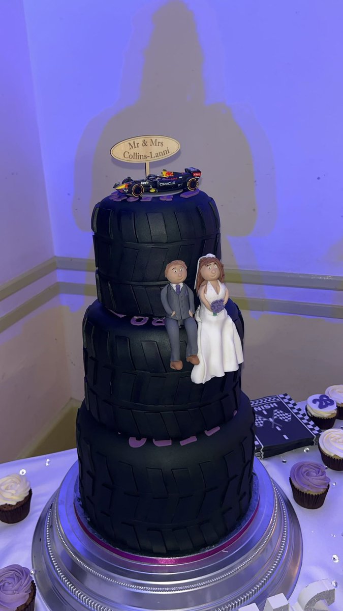 2ckl4skl's tweet photo. when you &amp; your husband are f1 fans, it’s only right to have an @F1 themed @pirellisport tyre wedding cake with the only &amp; only @Max33Verstappen on top💪🏻🦁💍🎂

@redbullracing @redbull @RedBullUK #F1 #Redbull #MaxVerstappen #Pirellityres https://t.co/02LxLcnmT4