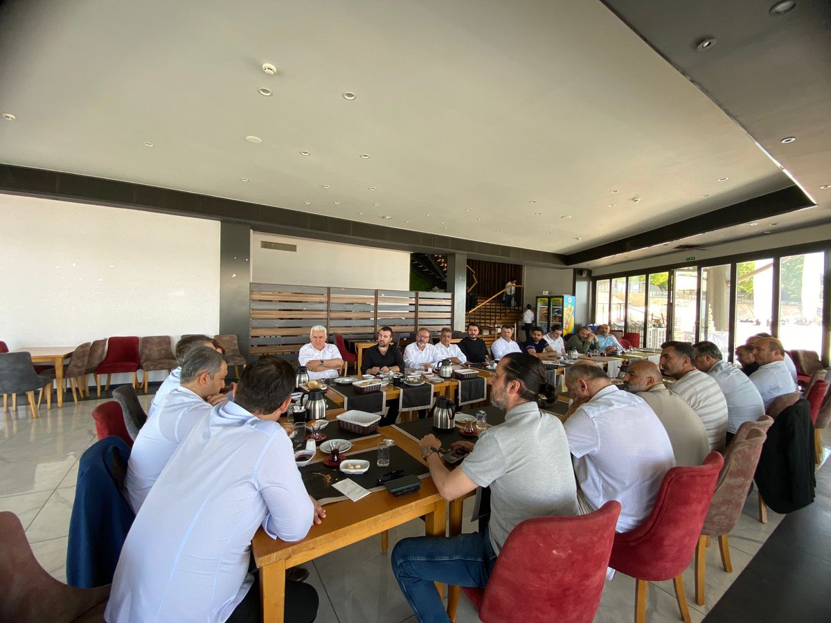 Pazar günü kahvaltımıza eşlik eden sayın milletvekillerimiz <a href="/isamesihsahin/">İsa Mesih Şahin</a> ve <a href="/SelimTemurci/">Dr. Selim Temurci</a> ' yle birlikte  tüm dostlarımıza teşekkür ederim.