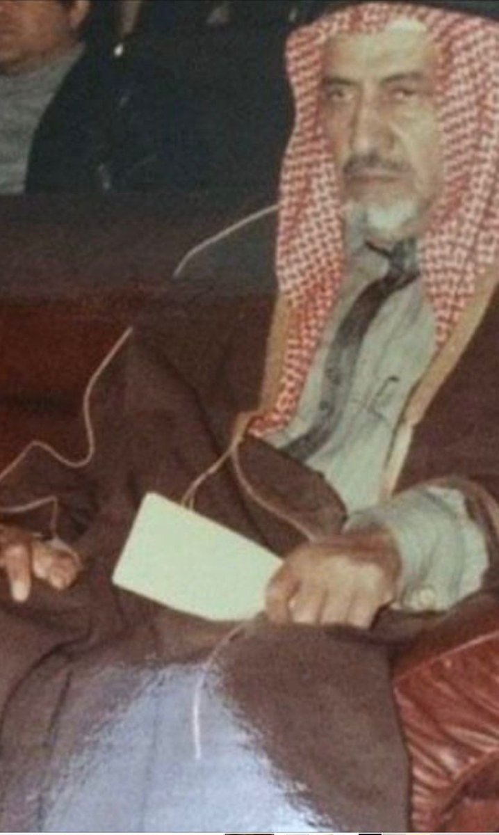 AboEbrahim22's tweet photo. الشيخ أبو أحمد/ حمد بن عبدالله بن حمد السناني
رحمه الله وغفر له واسكنه الجنة آمين
تاريخ الميلاد: تقريباً ١٣٤٠ هجري
مكان الولادة: #المجمعة أخواله البنحسن من #حرمة وأخوال عياله الركبان والصالح
الدراسة: درس على الكتاتيب وبعد افتتاح المدرسة النظامية بالمجمعة حصل على الشهادة الابتدائية من المدرسة السعودية الاولى
تزوج أولاً من حصة بنت أحمد الركبان( أم أحمد) في ١٣٥٧/١٢/١٧
ثم تزوج موضي بنت أحمد الصالح (أم سامي)
كان مثقفاً محباً للقرآة والاطلاع في السياسة والأدب والتاريخ وقد قرأ تاريخ ابن الأثير كاملاً
وكان له لقاءات ورحلات برية مع بعض مدرسي المعهد العلمي ومع بعض المشائخ وأعيان المجمعة وأكثرها بعد صلاة العصر
العمل : عمل في صغره في دكان والده رحمهما الله في السوق القديم بالقرب من مسجد الجامع وبدأ في التجارة في سن مبكرة وبعدها عمل محاسباً وأميناً لصندوق المعهد العلمي بالمجمعة وكان يصرف لنا طلاب المعهد المكافأة كل شهر بكل تواضع وبشاشة وحسن معاملة ونفرح بها كثيراً وقد استمرت علاقتي به وصداقتي معه حتى وفاته رحمه الله
نعم الرجل في سماحته وبشاشته وتعامله مع الجميع
كما عمل في مجال العقار وعمل عضواً في الغرفة التجارية الصناعية بالمجمعة
من أخلاقه وصفاته سلامة القلب من الغل والحقد والحسد وقوة الشخصية والتواضع والحلم وحب خدمة المحتاجين والشفاعة لهم لدى المسؤلين والمحسنين وحبه اللامحدود لبلده المجمعة وقد تهيأت له فرص عمل واعدة للانتقال إلى الرياض غير أنه آثر البقاء في المجمعة وكان محبا للإطلاع على تراث وثقافة البلاد الأخرى وسافر لعدة دول منها دول الخليج ومصر والشام والعراق وتركيا والهند وتايلاند وتونس وكذلك شغوفاً بالرحلات البرية وخاصة الاماكن القريبة من المجمعة مثل النخيل والنظيم والخفيسة وحطابة وسدحاء وبناء وكان ماهراً بالصيد
تاريخ ومكان وفاته: في المجمعة يوم الجمعة ١٤٢٤/١٠/٤ وعمره ٨٤ عاما رحمه الله وتقبل منه
كان من وجهاء وأعيان المجمعة وفي إحدى زيارات الملك سلمان للمجمعة حفظه الله وهو أمير منطقة الرياض فقد وجوده مع أهالي المجمعة فسأل وين حمد السناني فقال أحد الحضور مسافر خارج المملكة
كان حريصا على زيارة ومكاتبة المسؤولين في الدولة لطلب الدعم في تقديم المشاريع الخدمية والتنموية لها ومن ذلك مقابلته الملك فيصل رحمه الله وغفر له في الطائف لإقامة مشروع مياه الشرب وقد تم تكليفه من معالي وزير المياه والزراعة آن ذاك الشيخ حسن المشاري بتوصية من الشيخ عثمان الصالح رحمهم الله بالإشراف جزئياً على تنفيذ سد المجمعة ولقاءه وزير الاعلام آنذاك إبراهيم العنقري رحمه الله لطلب إيصال الارسال التلفزيوني للمجمعة وكان له زيارات متعددة لوكيل وزارة المواصلات آنذاك المهندس ناصر السلوم رحمه الله في مكتبه لتغيير مسار الطريق السريع الرياض القصيم بحيث يمر بالمجمعة وقد زار مع الوجيه الشيخ عثمان الصالح الأمير فيصل بن فهد رحمهم الله في مكتبه للمطالبة باعتماد مشروع المدينة الرياضية بالمجمعة وكان محبا للعلم والعلماء وقد زار العلامة الشيخ عبدالرحمن السعدي رحمه الله في عنيزة واهداه عدداً من مؤلفاته وحضر مجالس العالم الفقيه الشيخ عبدالله بن عبدالعزيز العنقري قاضي المجمعة واستضاف الشيخ عبدالرحمن الدوسري في المجمعة رحمهم الله
اصدقائه: معالي الشيخ عبدالعزيز الصالح إمام وخطيب المسجد النبوي ورئيس محاكم المدينة وكان يستضيفه وأسرته عند زيارته للمدينة وعبدالعزيز اليحيى ومعالي عبدالعزيز بن عبدالمحسن التويجري والشيخ علي الرومي قاضي المجمعة والشيخ عبدالعزيز المسند المدير العام للكليات والمعاهد العلمية سابقاً وأحمد بن محمد الدهش ومحمد بن عبدالرحمن الربيعة وعبدالعزيز المزيني وابراهيم بن عبدالعزيز العتيقي رحمهم الله وغفر لهم جميعاً ومعالي الشيخ الدكتور عبدالله التركي المستشار في الديوان الملكي وعبدالله بن عبدالمحسن الماضي وكيل وزارة الداخلية للشؤون الإدارية والمالية سابقاً وعبدالمحسن بن عايض الأسمري وغيرهم
وقد رزقه الله ذرية مباركة بنين وبنات وأحفاد وأسباط الله يحفظهم ويعينهم على برّ والديهم ويوفقهم لكل خير .