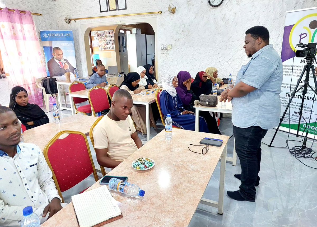 Young minds gathered at the <a href="/pamoja_youth/">Pamoja Youth Initiative</a> for the #VijanaMakiniMeetup on June 1st. Led by Mr. <a href="/MBaitani/">Chief Suleimān M. M. Baitani</a>, discussions on youth empowerment &amp; participation in the decision-making process in Zanzibar were vibrant and inspiring. Thanks to all who participated and made it successful.