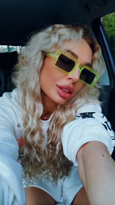 Happy Sunday ✨ https://t.co/Q9QV5ZgPVU