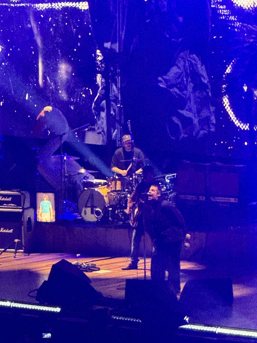 LizzieMacAg's tweet photo. Cracking night at @liamgallagher but still trying to work out how Floella and Felicity are flamingos 🦩 🥴😂 https://t.co/TDMkaU3VUa