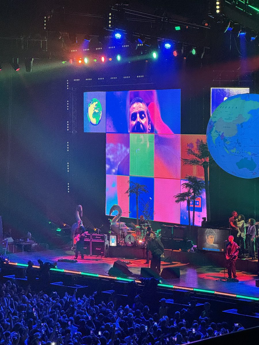 LizzieMacAg's tweet photo. Cracking night at @liamgallagher but still trying to work out how Floella and Felicity are flamingos 🦩 🥴😂 https://t.co/TDMkaU3VUa