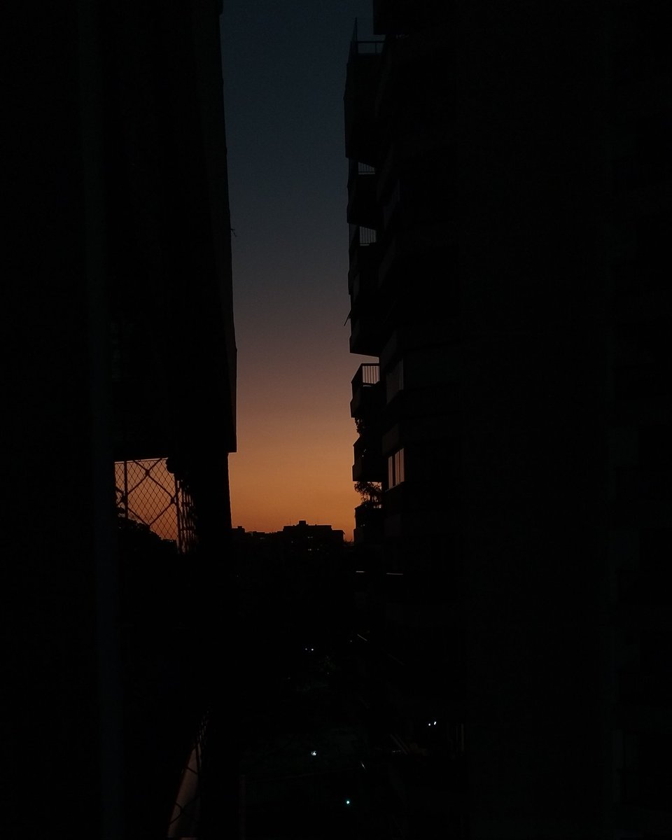 avod's tweet image. Urban Art

E depois os mimizentos reclamam da vida.

Basta ter um outro olhar para enxergar a beleza que nós rodeia ! 
E aproveitar o que o Criador nos oferece, de graça, quase todo dia.