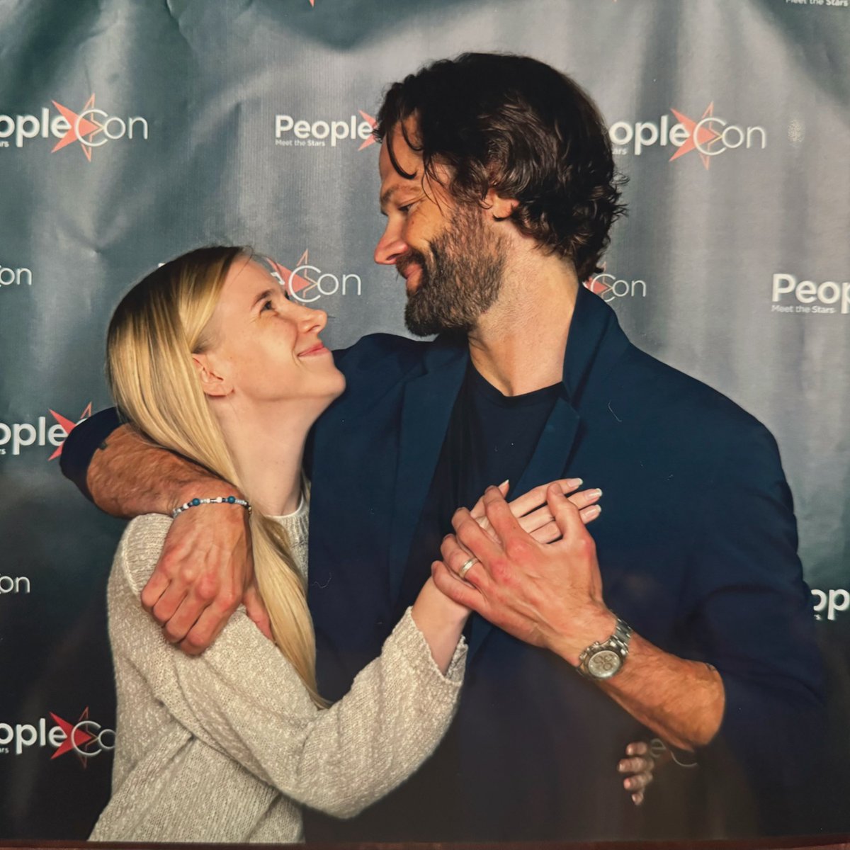 NatalieMillerrr's tweet photo. Jared Padalecki. 
Happiness. 
♥️♥️
#DLC6 #Darklight https://t.co/Ewz6U3xWL3