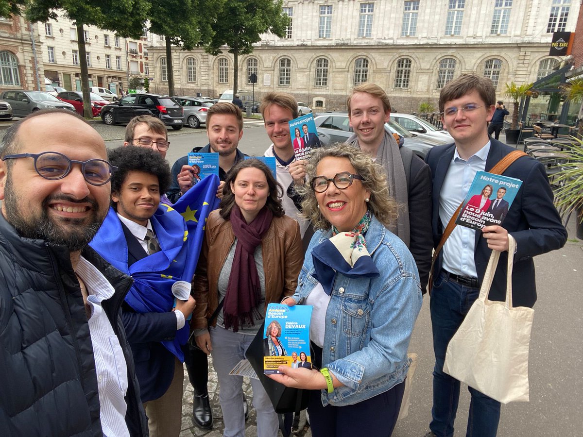 A quelques heures de la réunion publique avec <a href="/ValerieHayer/">Valérie Hayer</a>, encore et toujours sur le terrain, aux Halles du Beffroi à #Amiens pour aller parler d'#Europe ! 
Rendez-vous à 16h à #SaintFuscien !