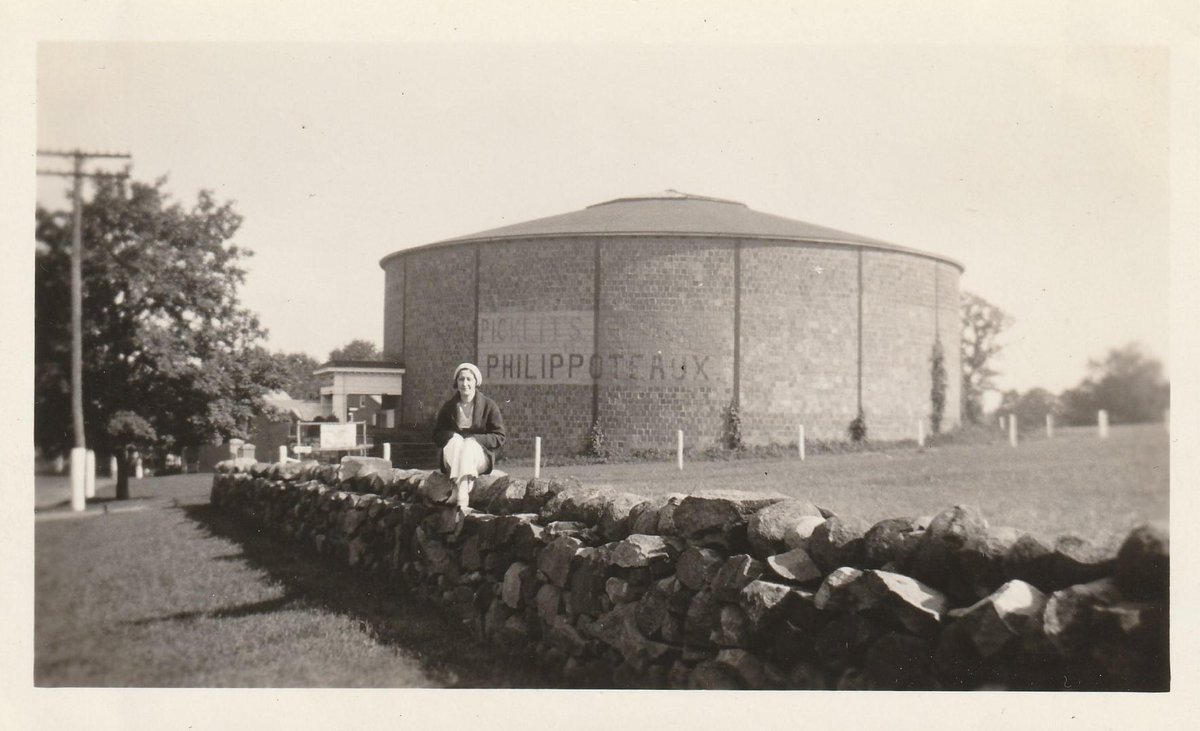 EarthHistoryPix's tweet photo. Unknown woman visiting the Cyclorama at Gettysburg National Military Park- July 14, 1931. From u/NerdOfGenealogy https://t.co/YGsDoBu2Iz