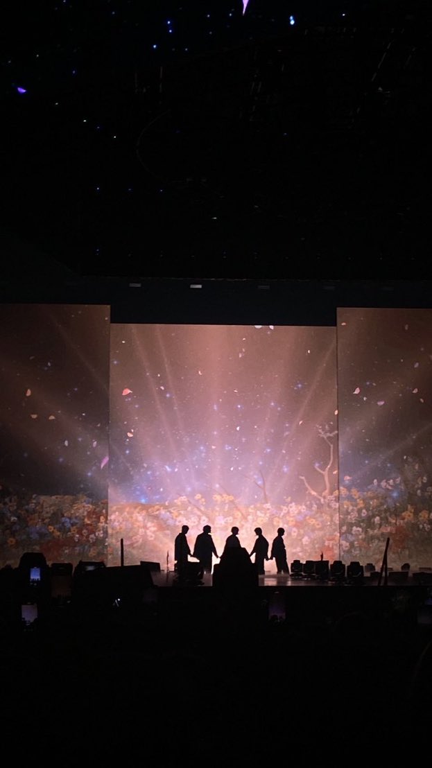 luvsoobin4l's tweet photo. guys I think I’m in this txt shit for LIFE😭🤍#ACT_PROMISE_NYC https://t.co/cV69Pvauyp