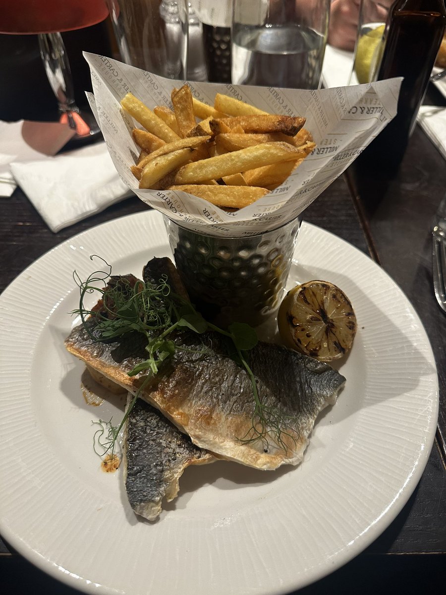 Miss Thomas tweet media