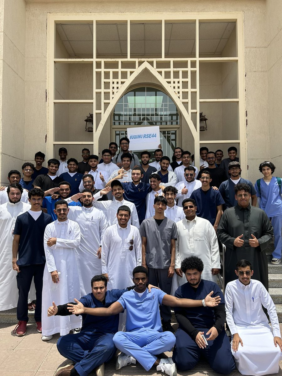 9_rjw1's tweet photo. معاناة سنتين في التحضيري تم التخطي مع الصبحي القوت واقوى ليدر واقوى دفعة  @MAlsubhl @ktsuni1

#uqunurse44 https://t.co/NjMe73QypB