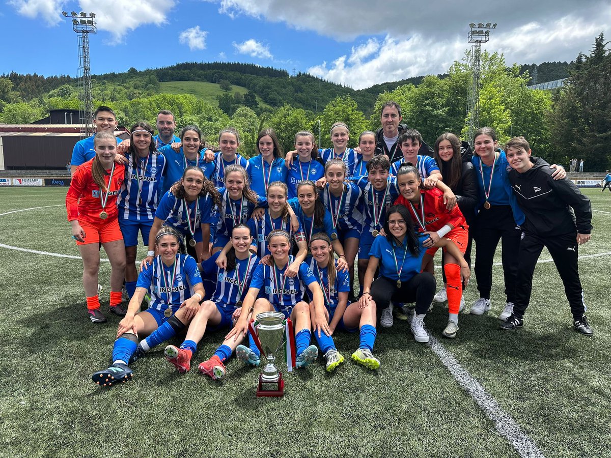 AlavesFem's tweet photo. ¡El filial es campeón de la Euskal Kopa! 🏆

Zorionak, txapeldunaaaak 💙🙌

#GoazenGloriosas ⚪️🔵 https://t.co/3tkMPWrK4Q