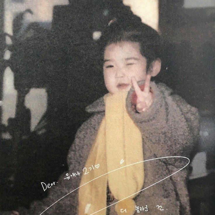 awanjelly's tweet photo. Baby VS ... still a cute baby 😆 https://t.co/iIKIuoFr3Z