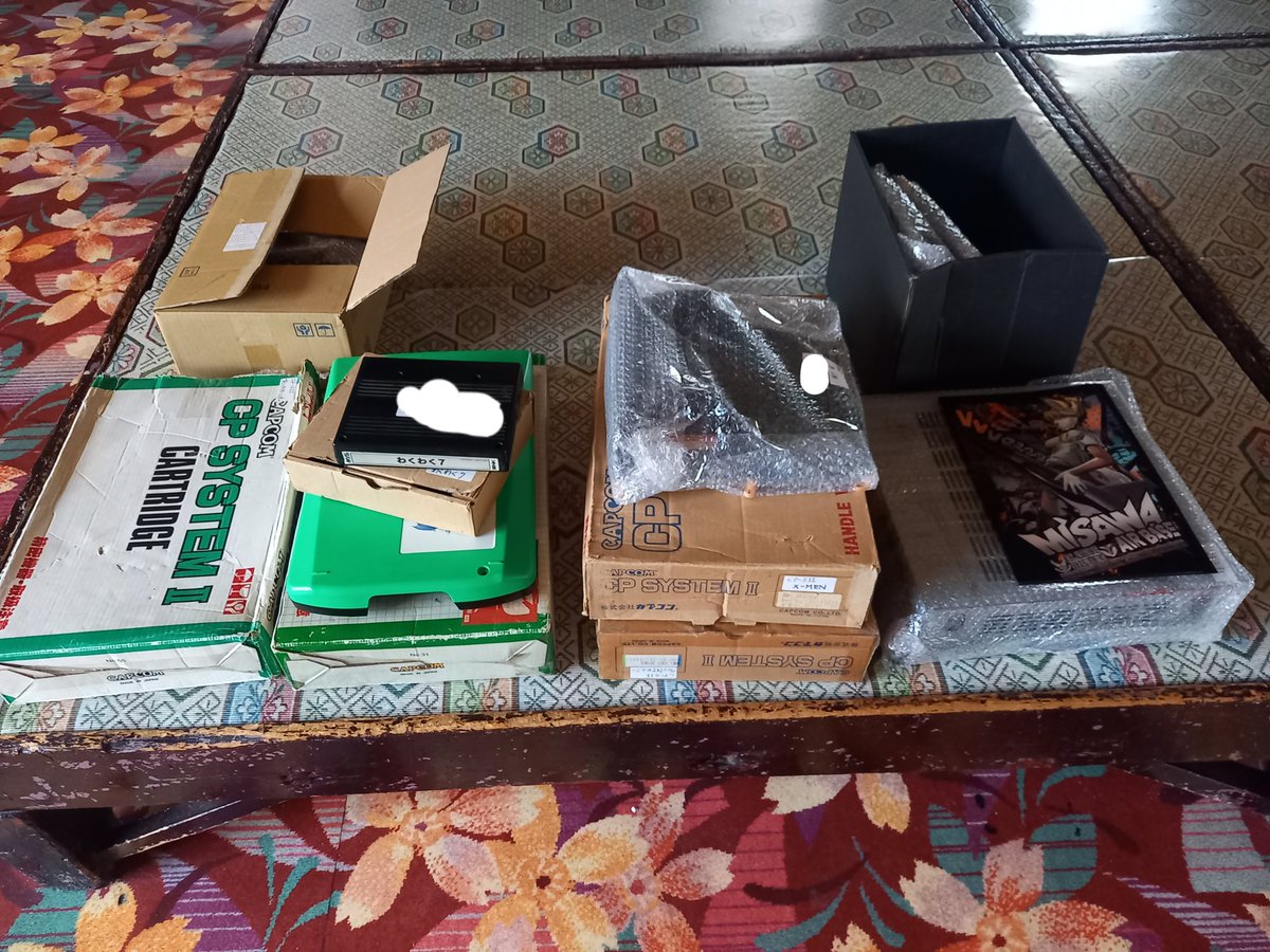 昨日、関東某所まで行って大量の基板をお預りしてきました。

今日は地元の方からもご持参いただき、かなり面白いラインナップになりそうで本当に有り難く思います。

貴重なコレクション、大切に使わせていただきます。