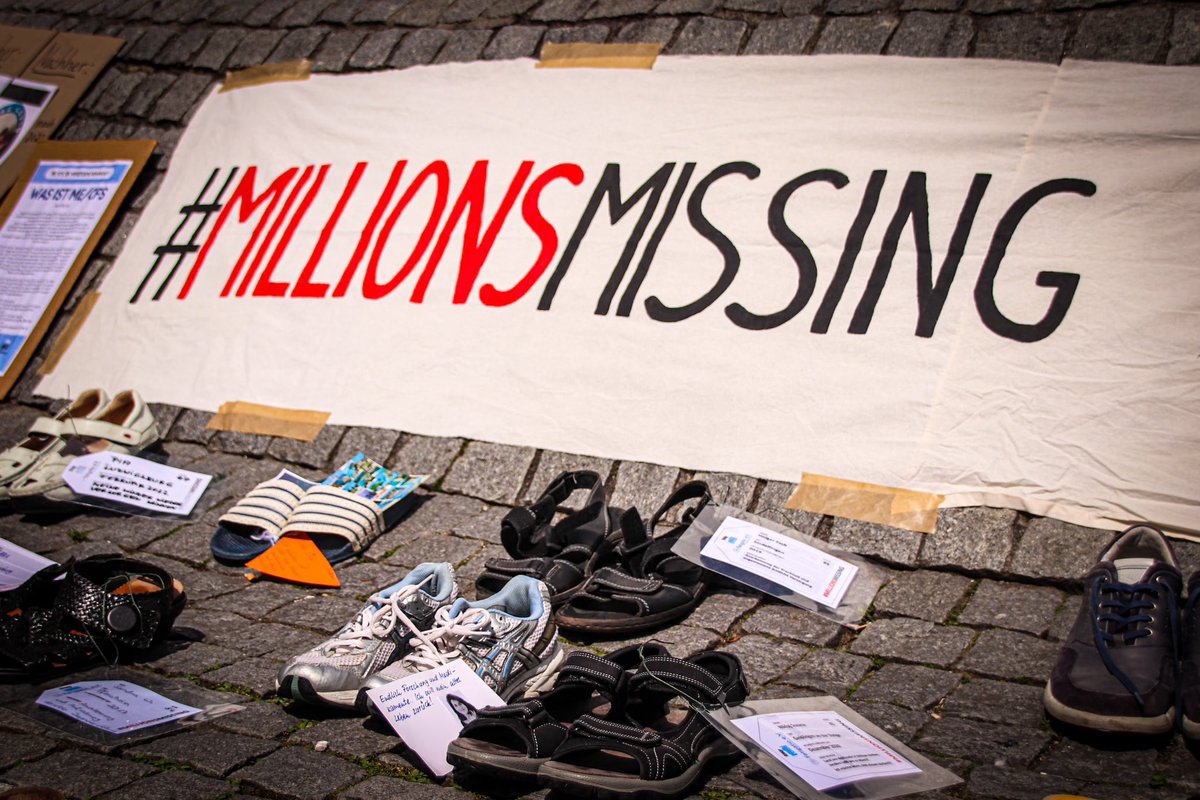 LiegendDemo's tweet photo. Heute ist #Stuttgart-Tag! Wir starten mit einer Bilderreihe von unserer bewegenden #Liegendemo am 11. Mai 2024 in Stuttgart. Gemeinsam setzen wir uns für mehr Versorgung, Forschung und Aufklärung über ME/CFS ein.
#mecfs #mecfsawareness https://t.co/51JGoItCE6