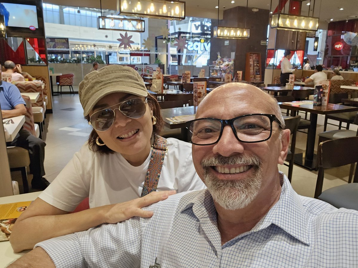 ¡Chilaquiles para después de votar!
Mi casilla muy bien organizada y en un sitio digno y seguro...
¡Buena vibra a todos!